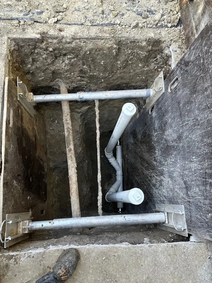 Experienced plumber completing Drain Cleaning work in Buffalo Grove
